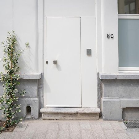 Shway - The Red With Pearls Apartment Antwerpen Bagian luar foto