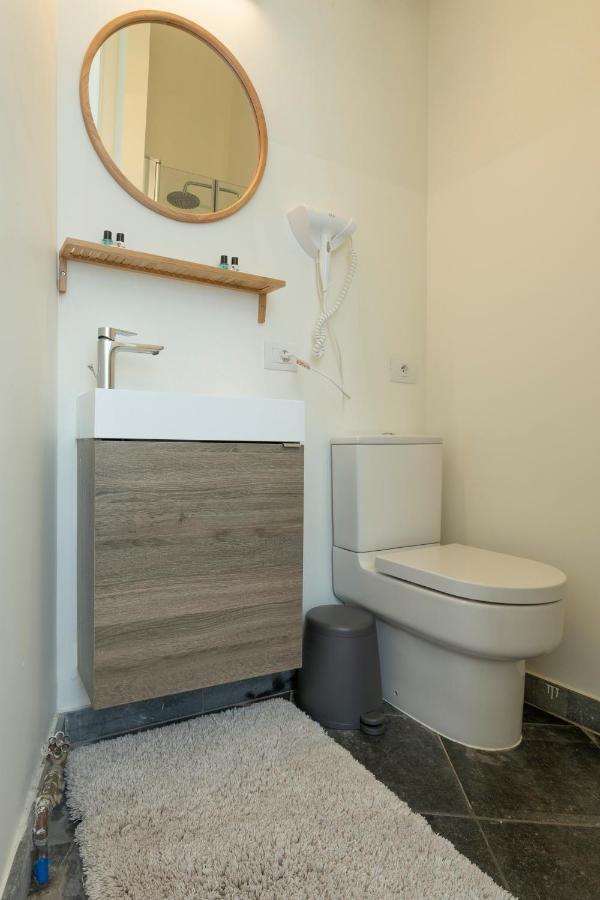 Shway - The Red With Pearls Apartment Antwerpen Bagian luar foto