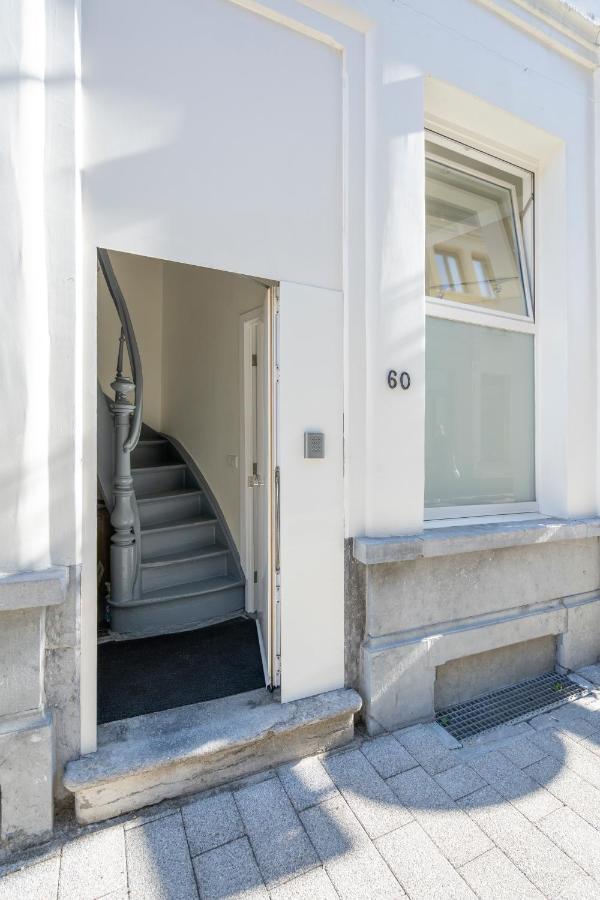 Shway - The Red With Pearls Apartment Antwerpen Bagian luar foto