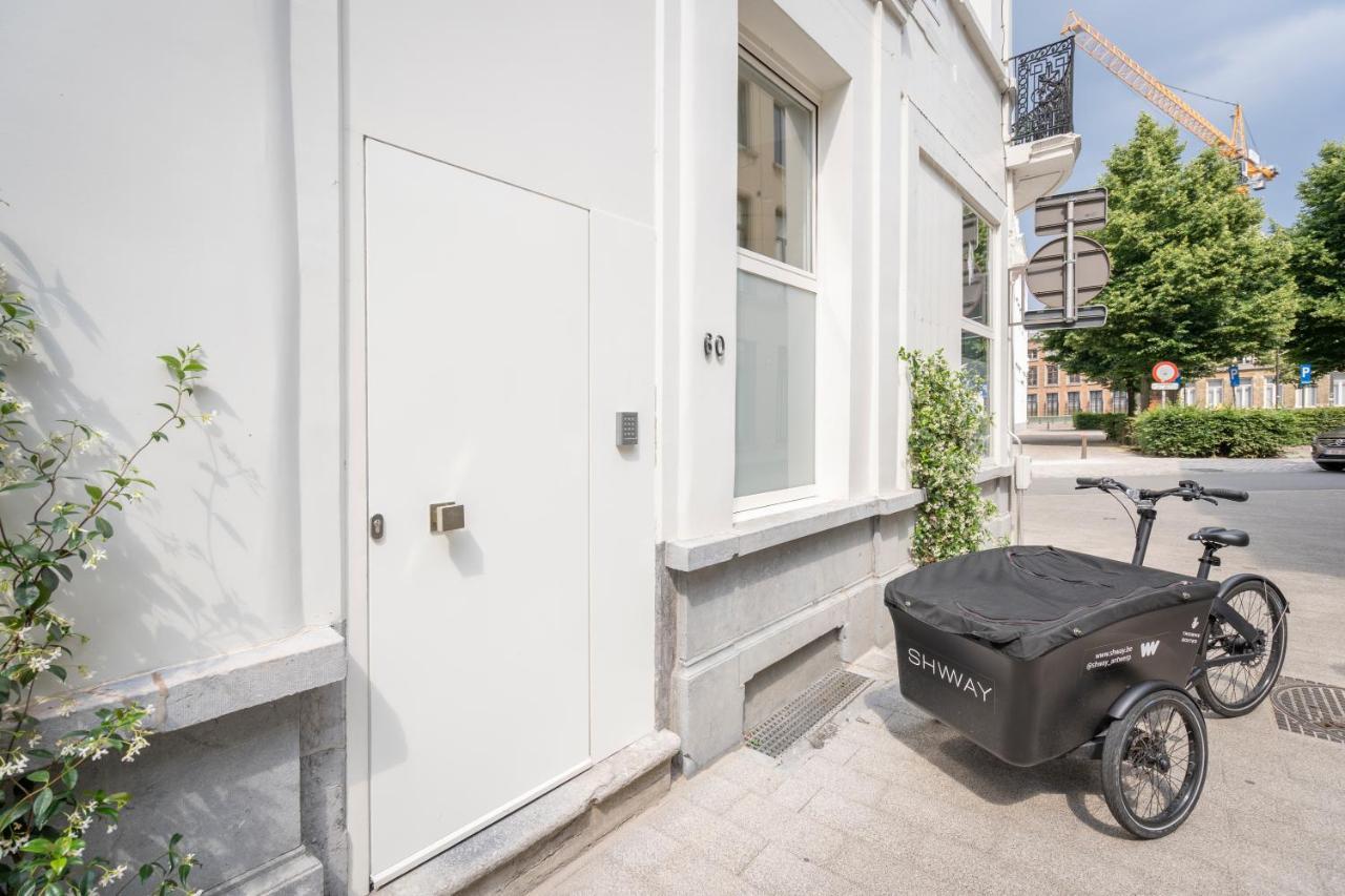 Shway - The Red With Pearls Apartment Antwerpen Bagian luar foto