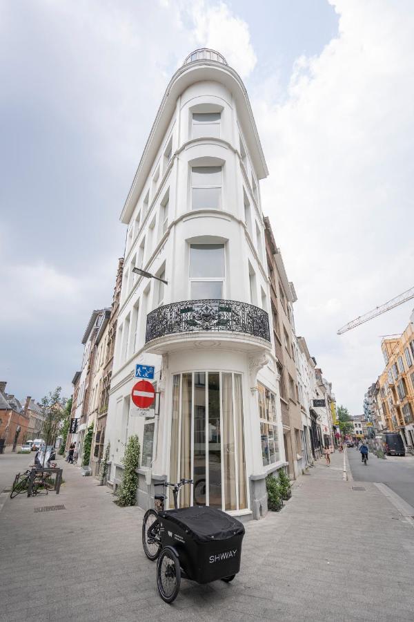 Shway - The Red With Pearls Apartment Antwerpen Bagian luar foto