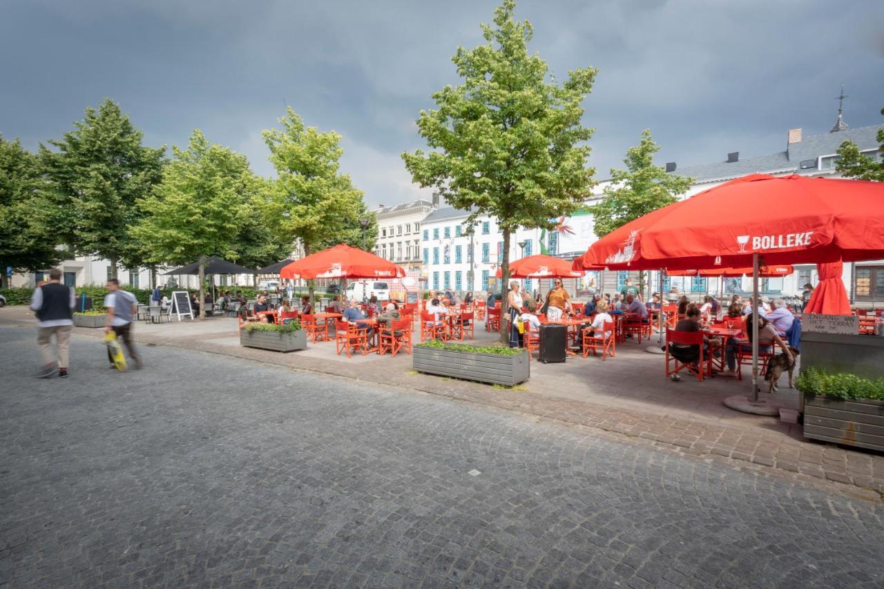 Shway - The Red With Pearls Apartment Antwerpen Bagian luar foto
