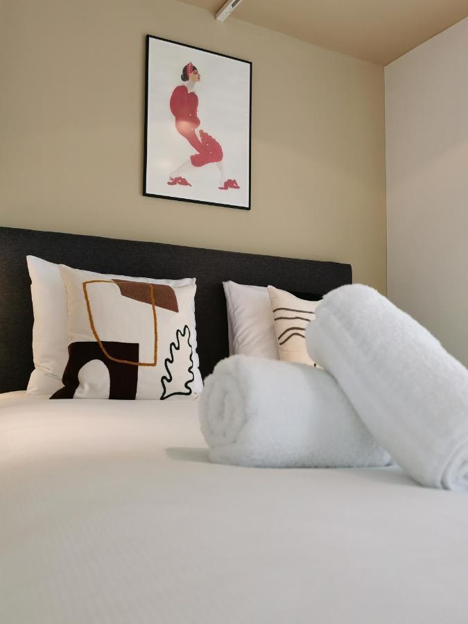 Shway - The Red With Pearls Apartment Antwerpen Bagian luar foto