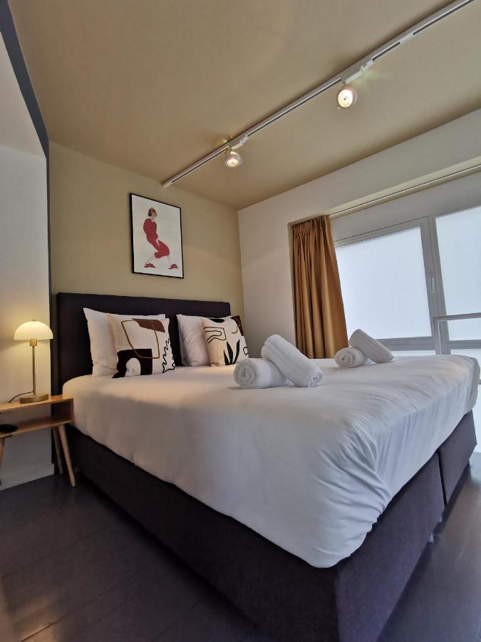 Shway - The Red With Pearls Apartment Antwerpen Bagian luar foto