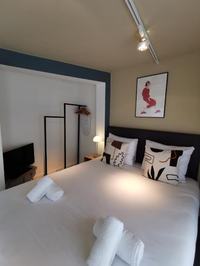 Shway - The Red With Pearls Apartment Antwerpen Bagian luar foto
