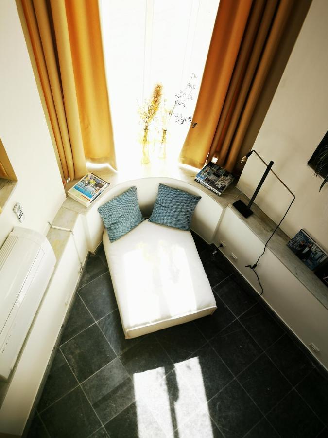 Shway - The Red With Pearls Apartment Antwerpen Bagian luar foto